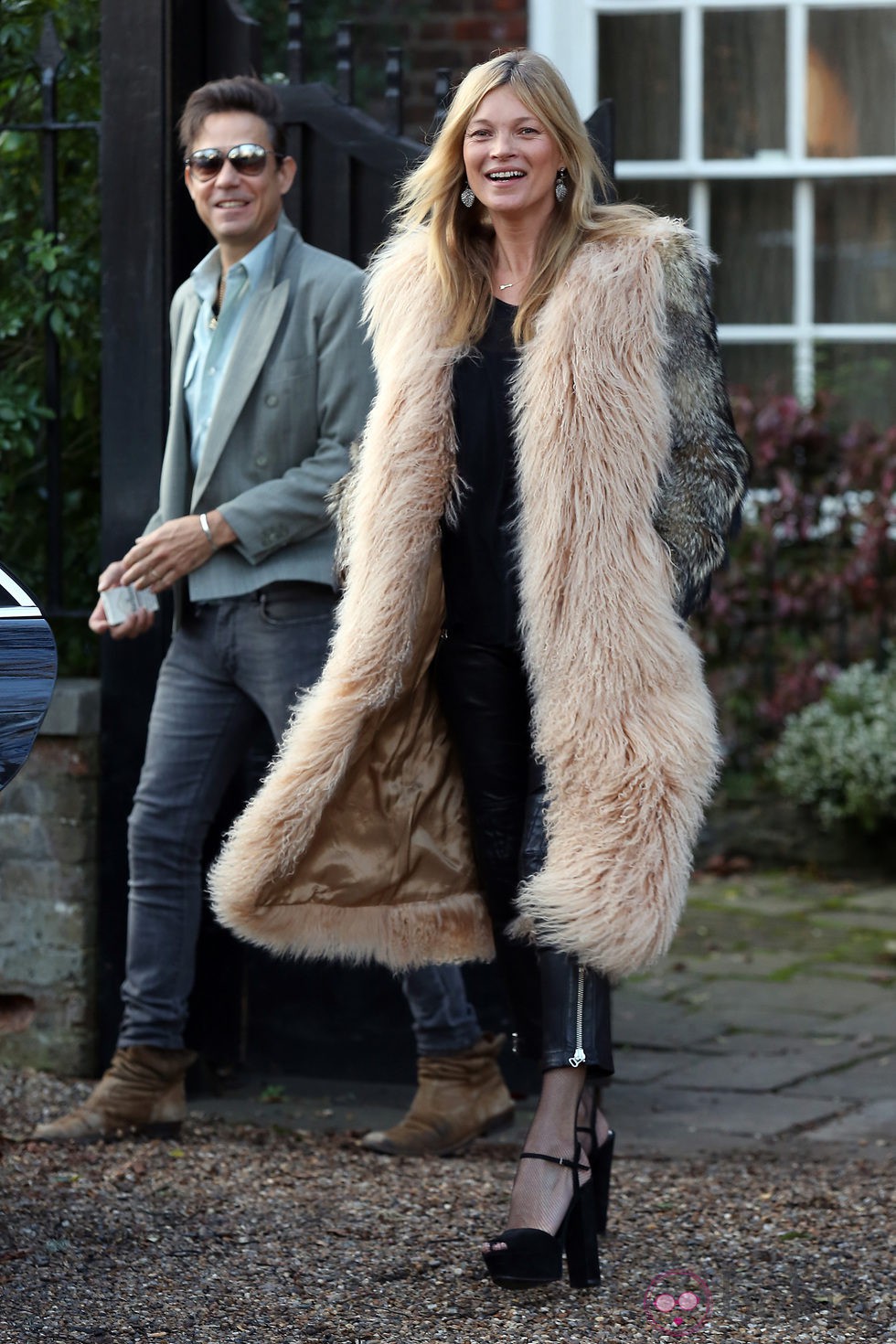 Kate Moss a la salida de su casa en Londres el día de su 41 cumpleaños