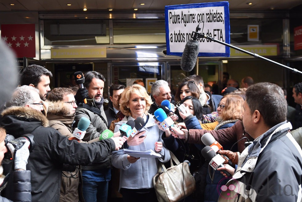 Esperanza Aguirre llega al juicio por el incidente en la Gran Vía