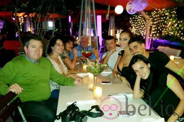 Desiré Cordero recibe la visita de su pareja y su familia antes de la final de Miss Universo 2015