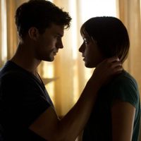 Jamie Dornan y Dakota Johnson viven su amor en 'Cincuenta sombras de Grey'
