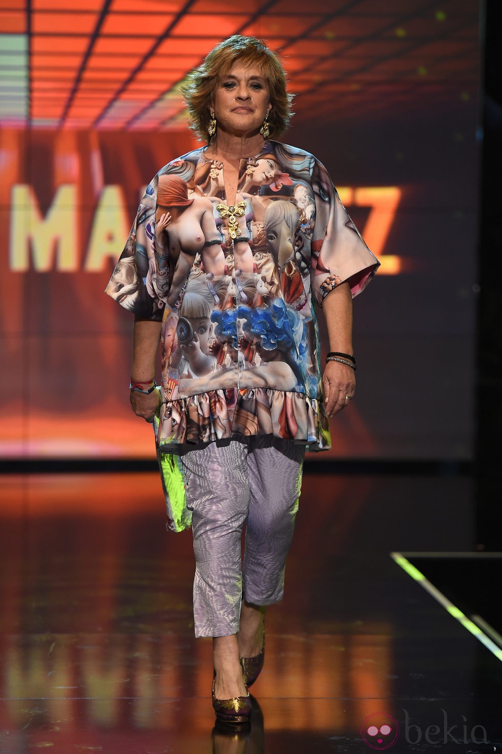 Chelo García Cortés desfilando con un diseño de Joaquín Martínez en la Sálvame Fashion Week