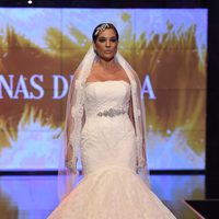 Raquel Bollo desfilando vestida de novia en la Sálvame Fashion Week