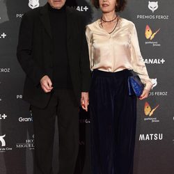 José Sacristán y su mujer en la alfombra roja de los Premios Feroz 2015