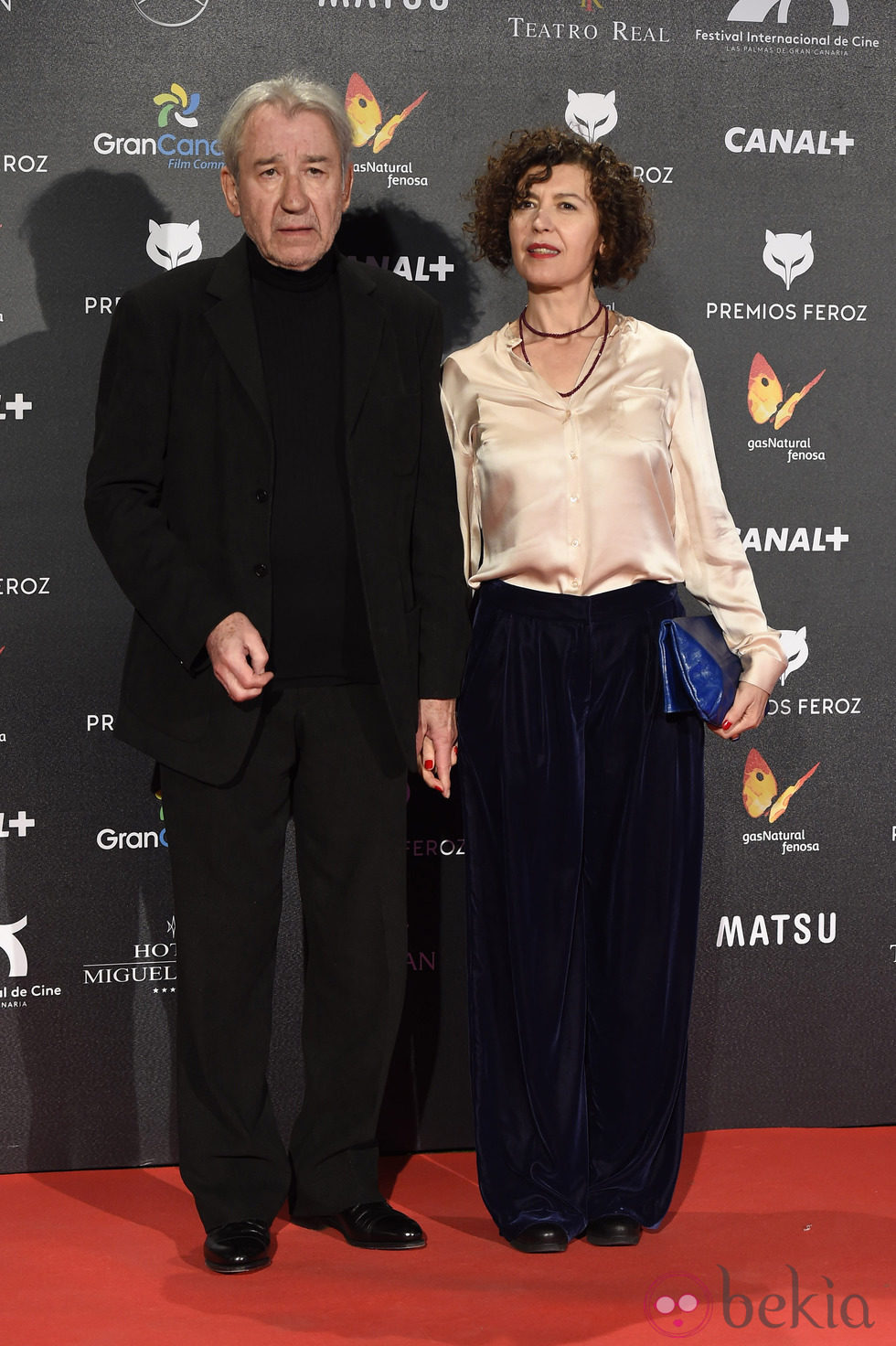 José Sacristán y su mujer en la alfombra roja de los Premios Feroz 2015
