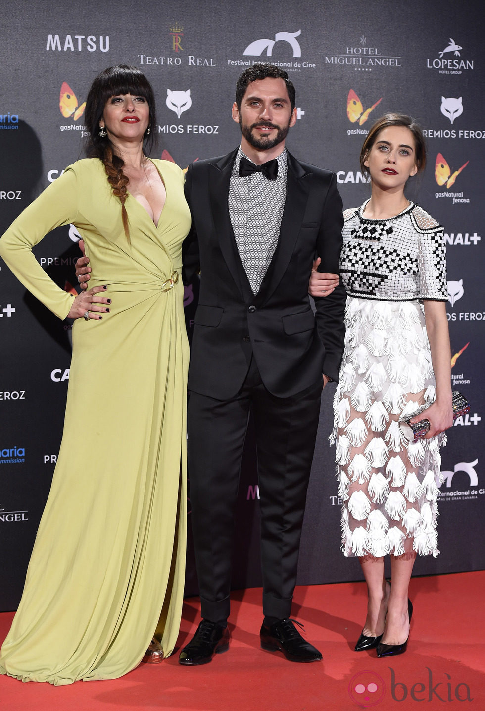 Yolanda Ramos, María León y Paco León en la alfombra roja de los Premios Feroz 2015