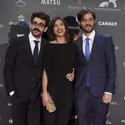 Carlos Marques-Marcet, Natalia Tena y David Verdaguer en la alfombra roja de los Premios Feroz 2015