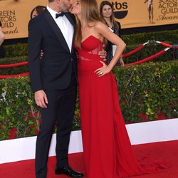 El beso de Sofia Vergara y Joe Manganiello en los premios Screen Actors Guild Awards 2015