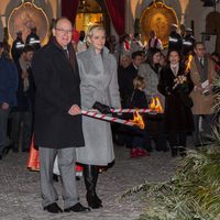 Los Príncipes Alberto y Charlene de Mónaco celebrando Santa Devota 2015