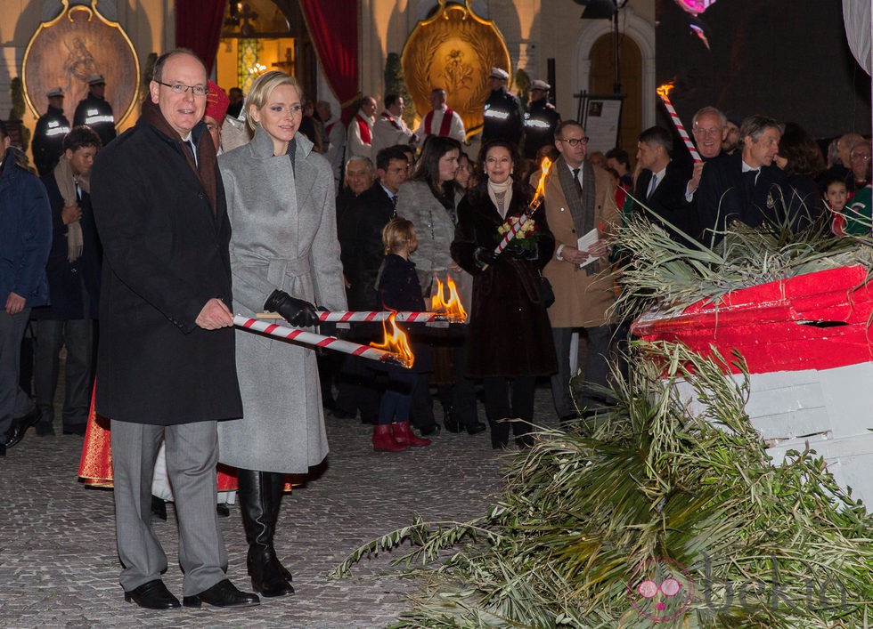 Los Príncipes Alberto y Charlene de Mónaco celebrando Santa Devota 2015