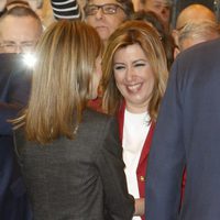 La Reina Letizia felicita a Susana Díaz por su embarazo