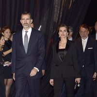 Los Reyes Felipe y Letizia llegando a la fiesta del 25 aniversario de Antena 3