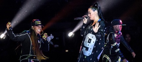 Katy Perry con Missy Elliott durante su actuación en la Super Bowl 2015