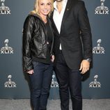 Britney Spears con su novio Charlie Ebersol en la Super Bowl 2015