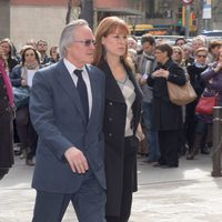Gloria Lomana y Josep Piqué en el funeral de José Manuel Lara Bosch en Barcelona