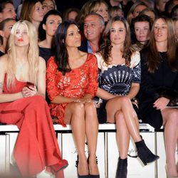 Rosario Dawson, Pippa Middleton y Peaches Geldof en la London Fashion Week