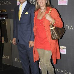 Alejo Martínez Bordiú y su mujer Patricia Carulla en la fiesta de inauguración de la tienda Escada en Barcelona