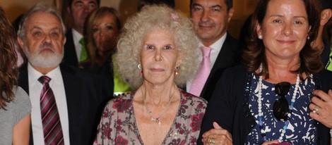 Cayetana de Alba, premiada en Alicante