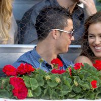 Cristiano Ronaldo e Irina Shayk, felices durante un partido de tenis