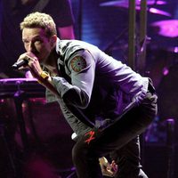 Chris Martin durante su actuación en el Festival iHeartRadio
