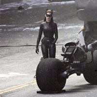 Anne Hathaway es Catwoman en 'El caballero oscuro: La leyenda renace'