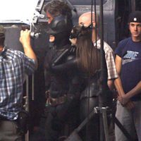 Christian Bale y Anne Hathaway en el rodaje de 'El caballero oscuro: la leyenda renace'