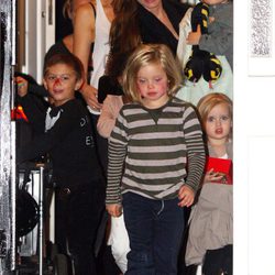 Angelina Jolie y sus hijos salen de casa de Gwen Stefani