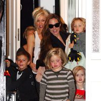 Angelina Jolie y sus hijos salen de casa de Gwen Stefani