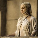 Emilia Clarke interpreta a Daenerys Targaryen en la quinta temporada de 'Juego de Tronos'
