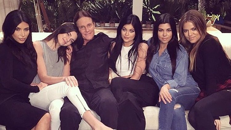 Khloé, Kim, Kourtney , Kendall y Kylie con Bruce Jenner