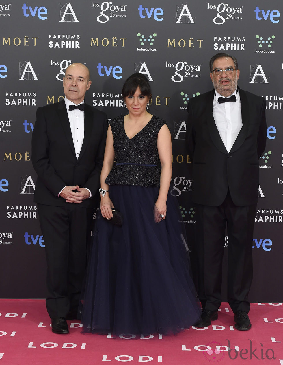 Antonio Resines, Judith Colell y Enrique González Macho en la alfombra roja de los Goya 2015