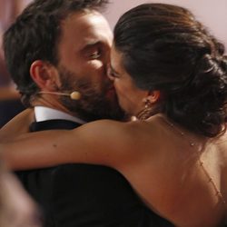 El beso de Clara Lago y Dani Rovira en los Goya 2015