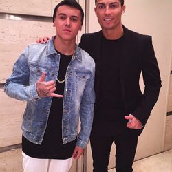 Cristiano Ronaldo con Kevin Roldán en su fiesta de cumpleaños