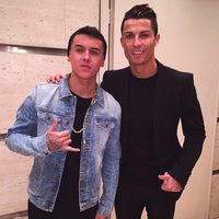 Cristiano Ronaldo con Kevin Roldán en su fiesta de cumpleaños