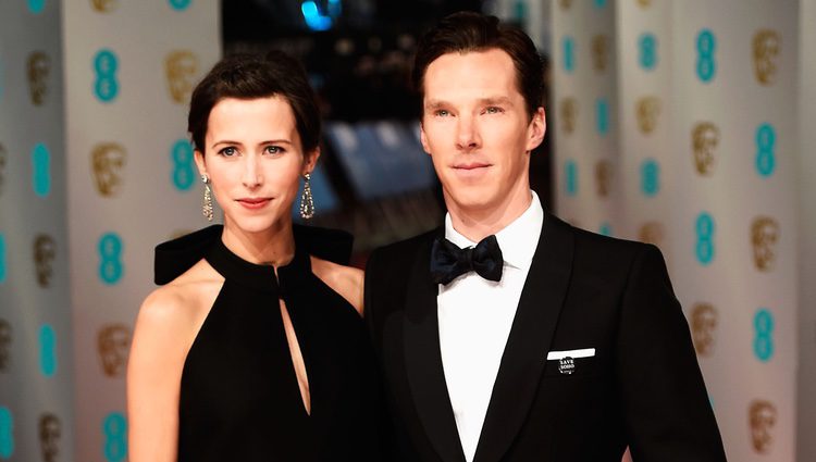 Benedict Cumberbatch y Sophie Hunter en los Premios BAFTA 2015