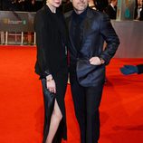 Mark Ruffalo y Sunrise Coigney en los Premios BAFTA 2015