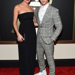 Nick Jonas y Olivia Culpo en los Grammy 2015