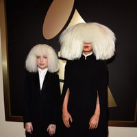 Sia y Maddie Ziegler en los Grammy 2015