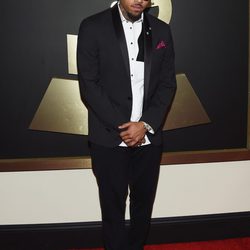 Chris Brown en la alfombra roja de los Grammy 2015