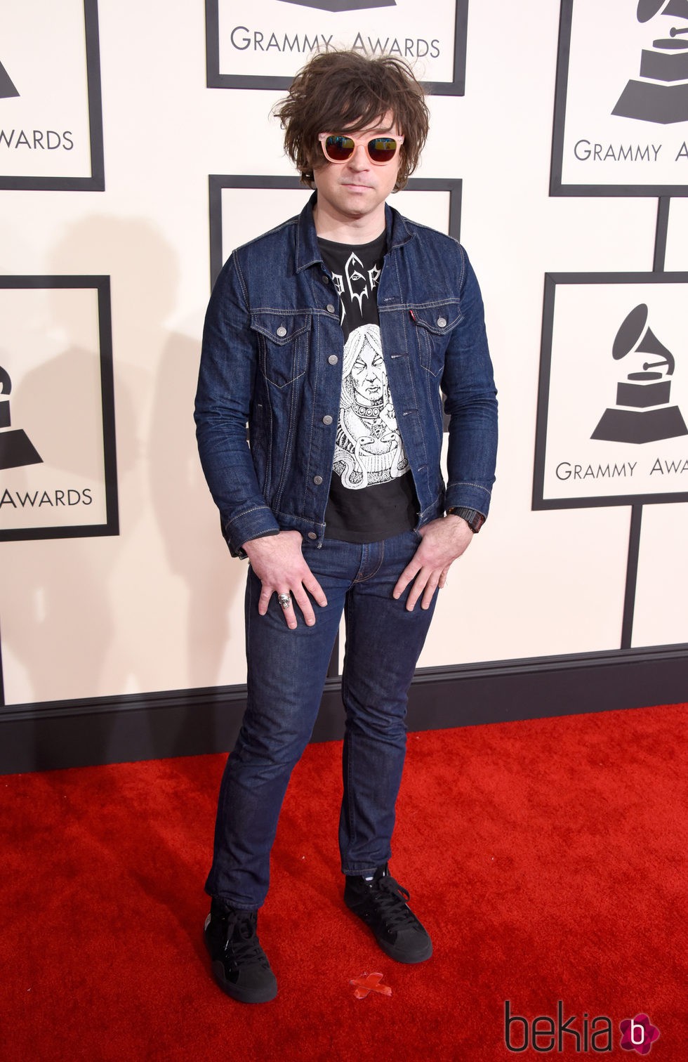 Ryan Adams en la alfombra roja de los Grammy 2015