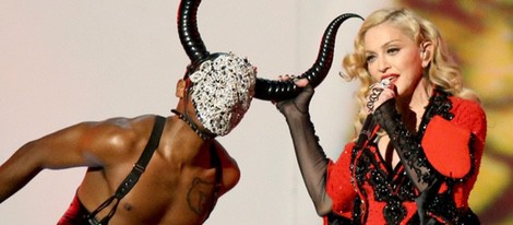 Madonna torea en su actuación de los premios Grammy 2015