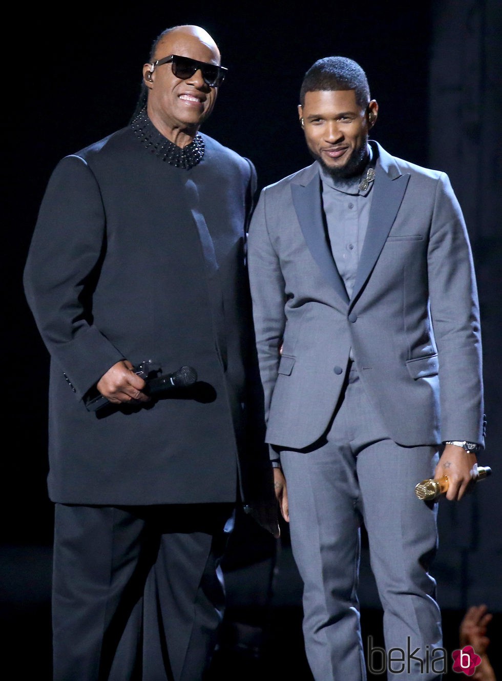 Stevie Wonder y Usher en los premios Grammy 2015