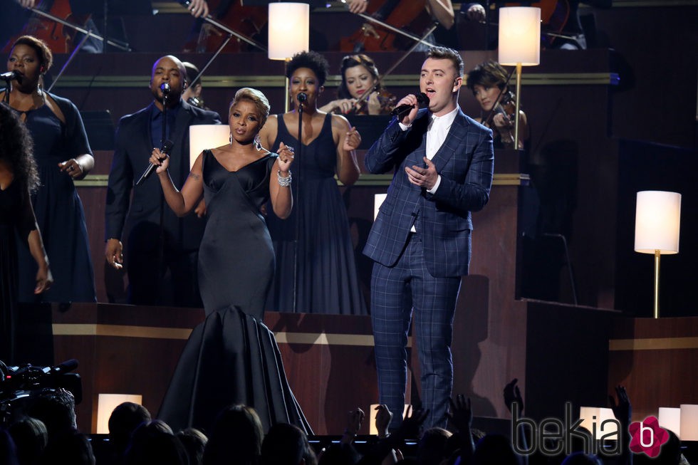 Mary J. Blige y Sam Smith actúan en los Grammy 2015