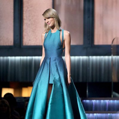 Taylor Swift en el escenario de los premios Grammy 2015