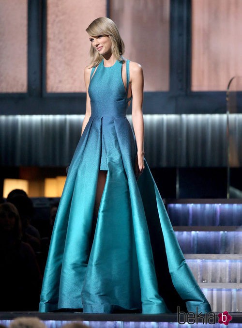 Taylor Swift en el escenario de los premios Grammy 2015