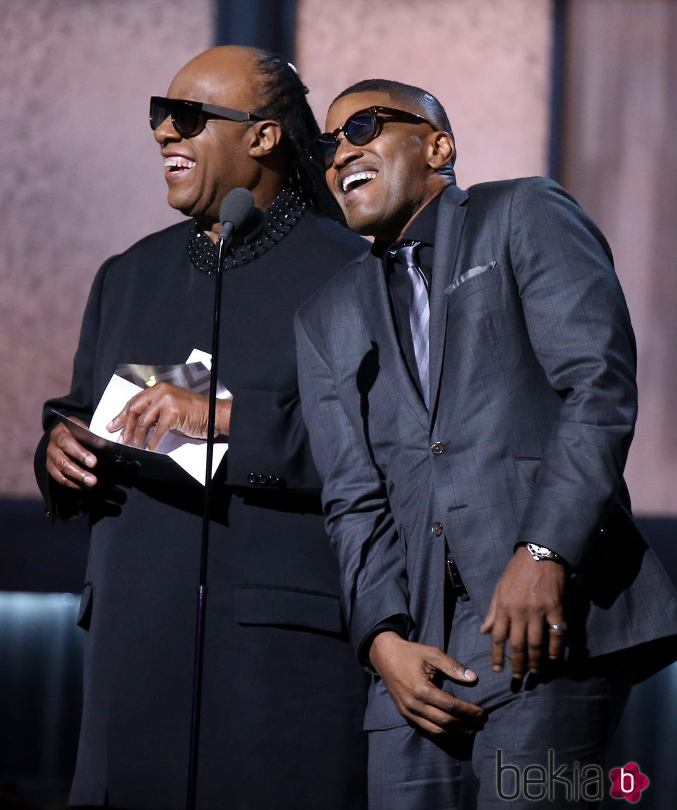 Jamie Foxx imita a Stevie Wonder en los Grammy 2015
