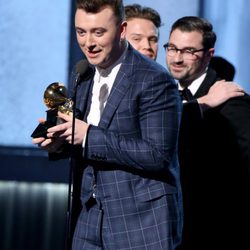 Sam Smith recoge un premio en los Grammy 2015