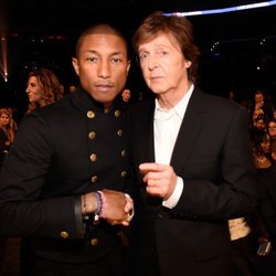 Pharrell Wiilliams y Paul McCartney en los premios Grammy 2015