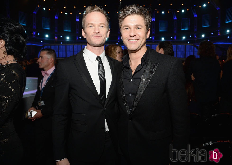Neil Patrick Harris y David Burtka en los premios Grammy 2015