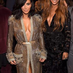Kim Kardashian y Beyoncé en los premios Grammy 2015