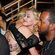 Miley Cyrus y Madonna se abrazan en los premios Grammy 2015